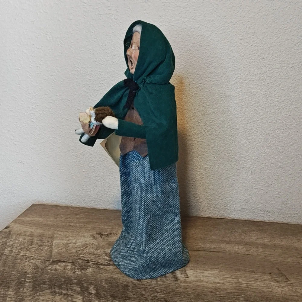 Byers Choice Caroler Cries of London 1995 Woman Doll Green Blue 13in Figurine